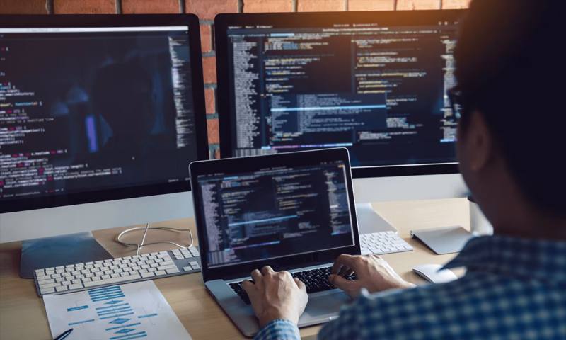 数据科学选型:R与Python如何赋能伊吾县网站建设?